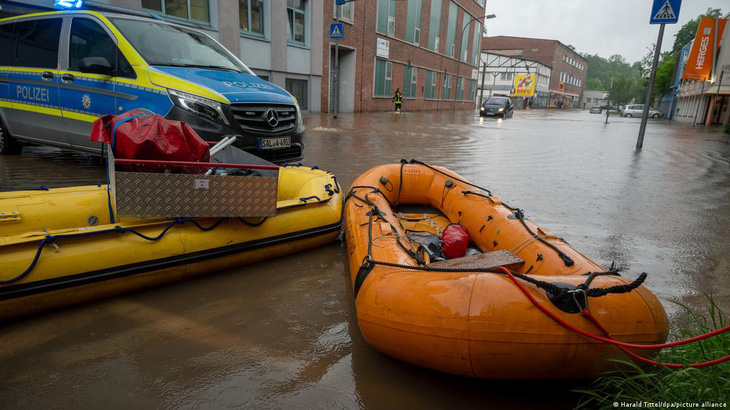 Cảnh ngập lụt ở bang Saarland, Đức - Ảnh: DPA