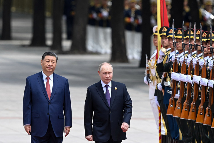 Ông Tập tại lễ đón chính thức lãnh đạo Nga thăm Trung Quốc vào ngày 16-5 - Ảnh: Reuters