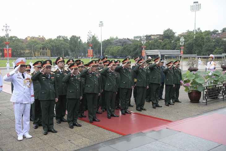 Đoàn Quân ủy Trung ương - Bộ Quốc phòng viếng Chủ tịch Hồ Chí Minh - Ảnh: N.Y.