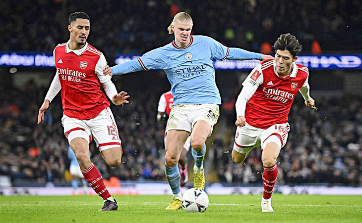 Arsenal liệu có khả năng lật đổ Man City (giữa)? - Ảnh: AFP