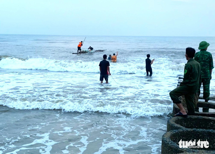 Khu vực 2 học sinh tắm biển mất tích tại bờ biển xã Xuân Hội - Ảnh: LÊ MINH