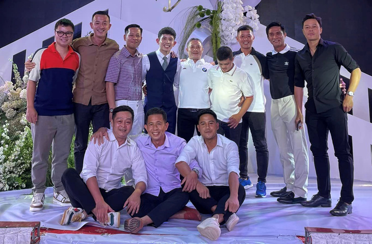 Đồng nghiệp ở Gia Lai dự lễ cưới của Nguyễn Phong Hồng Duy - Ảnh: QUỐC BÁCH