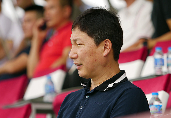 HLV Kim Sang Sik đi xem CLB Bắc Ninh thi đấu - Ảnh: BẮC NINH FC