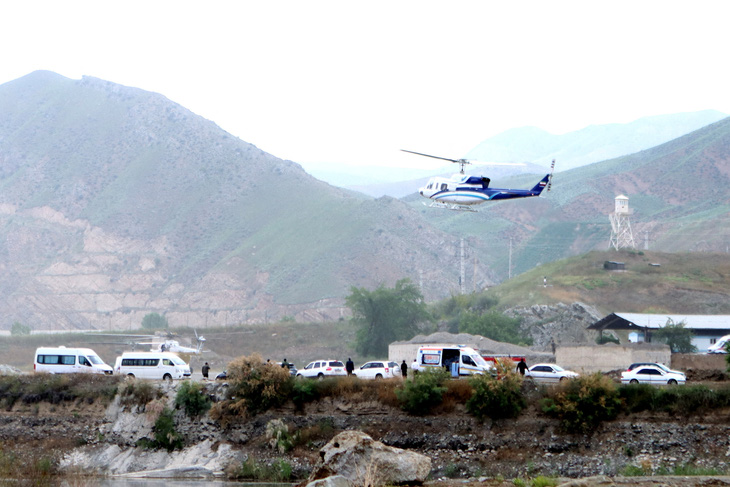 Chiếc trực thăng chở Tổng thống Iran Ebrahim Raisi cất cánh gần biên giới Iran - Azerbaijan, ngày 19-5, sau đó đã bị rơi - Ảnh: REUTERS