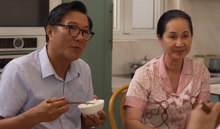 Diễn viên Trọng Trinh (trái) và Lan Hương trong phim Nữ luật sư - Ảnh: ĐPCC