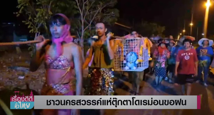Truyền thông Thái Lan đưa tin về sự kiện cầu mưa với nhân vật chính là chú mèo máy Doraemon. (Ảnh chụp màn hình)