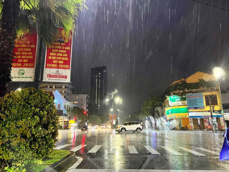 Thừa Thiên Huế đón cơn mưa quý hơn vàng giải nhiệt sau hơn một tuần nắng nóng kỷ lục - Ảnh: Trang Facebook Thừa Thiên Huế