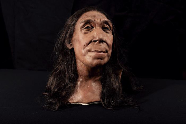 Khuôn mặt được phục dựng của Shanidar Z, người phụ nữ Neanderthal sống cách đây 75.000 năm, được công bố tại Đại học Cambridge, Anh - Ảnh: AFP
