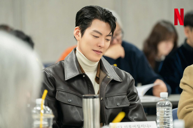 Kim Woo Bin vào vai Genie - một vị thần đèn phải đấu tranh với những cơn phẫn nộ, vai diễn lần này hứa hẹn sẽ gây thích thú cho khán giả vì đây là nhân vật không giống bất kỳ vai diễn nào anh từng đóng trước đây.
