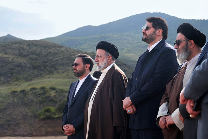 Những hình ảnh cuối cùng của Tổng thống Iran Ebrahim Raisi trước khi tử nạn ngày 19-5 - Ảnh: AFP