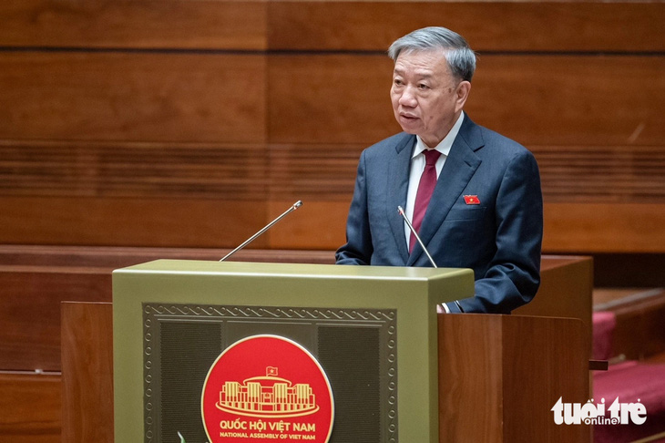 Đại tướng Tô Lâm, bộ trưởng Bộ Công an, trình dự thảo luật - Ảnh: GIA HÂN