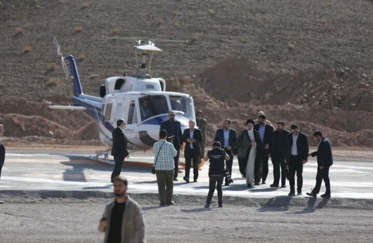 Tổng thống Iran Ebrahim Raisi trong ảnh chụp trước khi lên trực thăng ở Azerbaijan hôm 19-5 - Ảnh: MEHR
