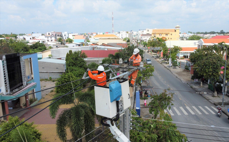 Đảm bảo điện ổn định, liên tục là một trong những nhiệm vụ ưu tiên hàng đầu của ngành điện miền Nam trong năm 2024 khi báo cáo với với các Đoàn ĐBQH tỉnh