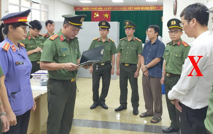 Bị can Nguyễn Thế Hùng (bìa phải) - Ảnh: Công an tỉnh Thanh Hóa cung cấp