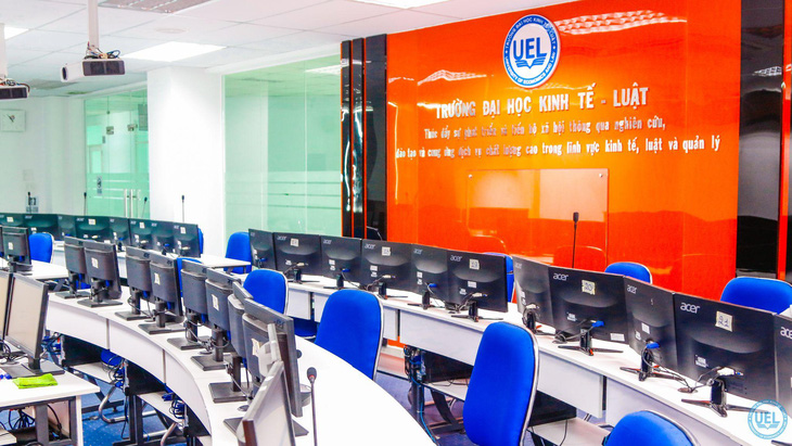 Phòng mô phỏng thị trường tài chính tại UEL