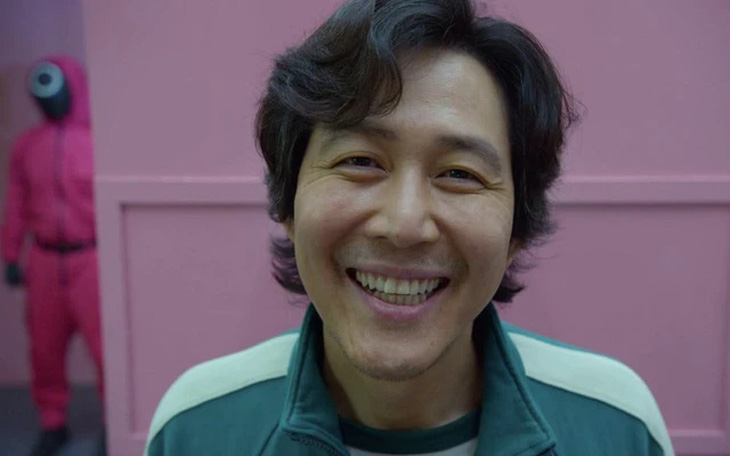 Vai diễn Seong Gi Hun đã đưa Lee Jung Jae lên vị trí diễn viên đắt giá nhất Hàn Quốc - Ảnh: Netflix
