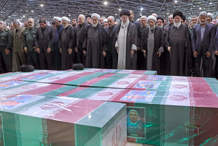 Hình ảnh buổi lễ cầu nguyện tại Đại học Tehran, thủ đô Tehran, Iran ngày 22-5 - Ảnh: REUTERS