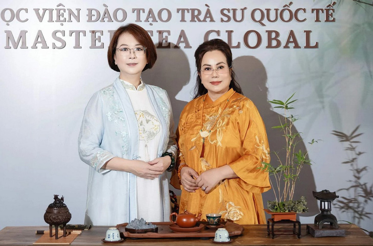 Diễn viên Triệu Vĩnh Hinh và trà sư Ngô Thị Thanh Tâm