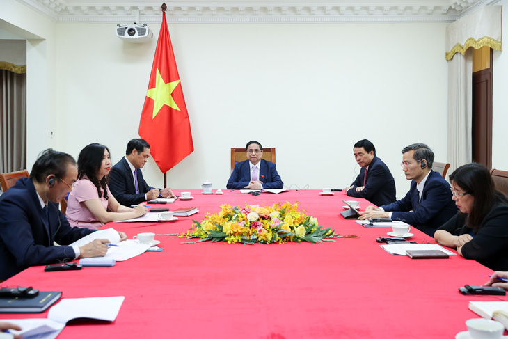 Thủ tướng Phạm Minh Chính tại điện đàm với Thủ tướng Hà Lan Mark Rutte chiều 22-5 - Ảnh: VGP