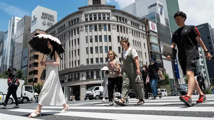 Nhật Bản đang xem xét chi trả toàn bộ chi phí sinh nở để khuyến khích phụ nữ sinh con - Ảnh: AFP