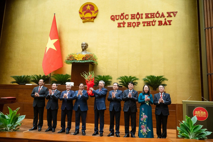Thủ tướng Phạm Minh Chính, Chủ tịch Quốc hội Trần Thanh Mẫn và lãnh đạo Đảng, Nhà nước chúc mừng tân Chủ tịch nước Tô Lâm - Ảnh: GIA HÂN
