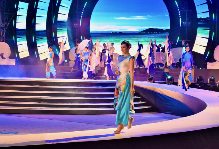 Liên hoan Du lịch biển Nha Trang 2024 là chuỗi chương trình âm nhạc, thời trang, ánh sáng hấp dẫn - Ảnh: MINH CHIẾN