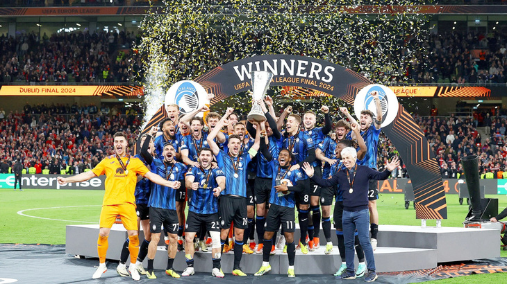 Các cầu thủ Atalanta ăn mừng chức vô địch Europa League - Ảnh: Reuters