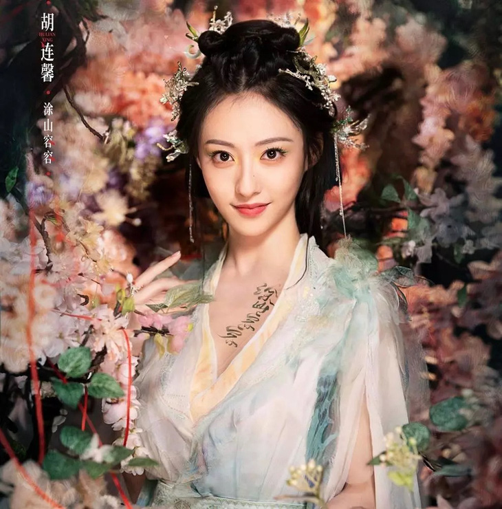 Hồ Liên Hinh thường thủ vai những tuyệt sắc giai nhân trong phim cổ trang Trung Quốc - Ảnh: Douyin