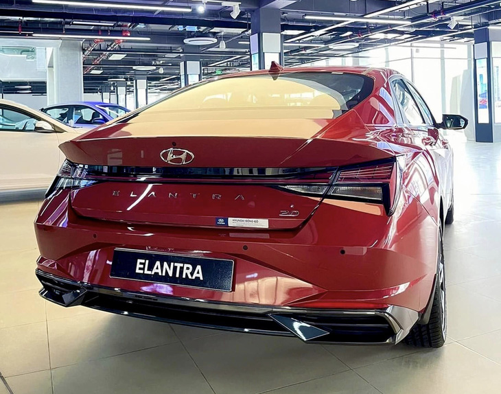 Tin tức giá xe: Hyundai Elantra giảm giá tới 125 triệu tại đại lý, bản cao hạng C nay ngang hạng B- Ảnh 5.