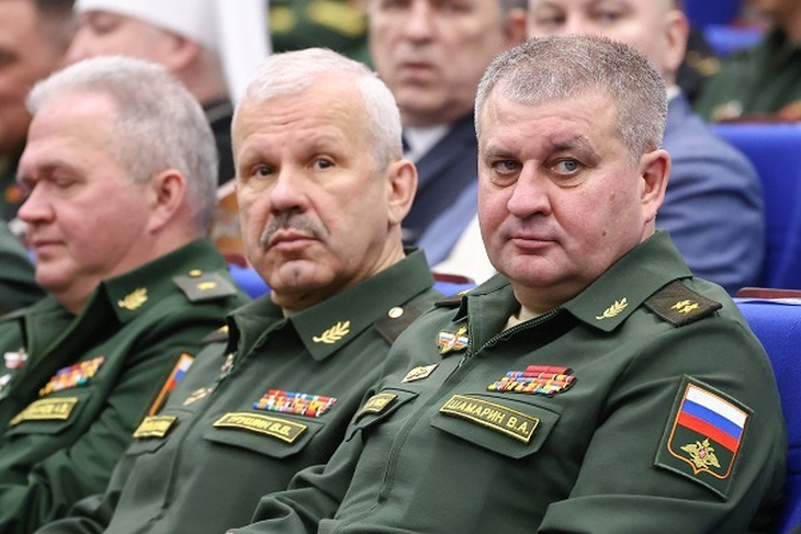 Lãnh đạo Cục Thông tin của Lực lượng vũ trang Liên bang Nga, phó tổng tham mưu trưởng quân đội Nga, trung tướng Vadim Shamarin (bìa phải) - Ảnh: READING MOSCOW