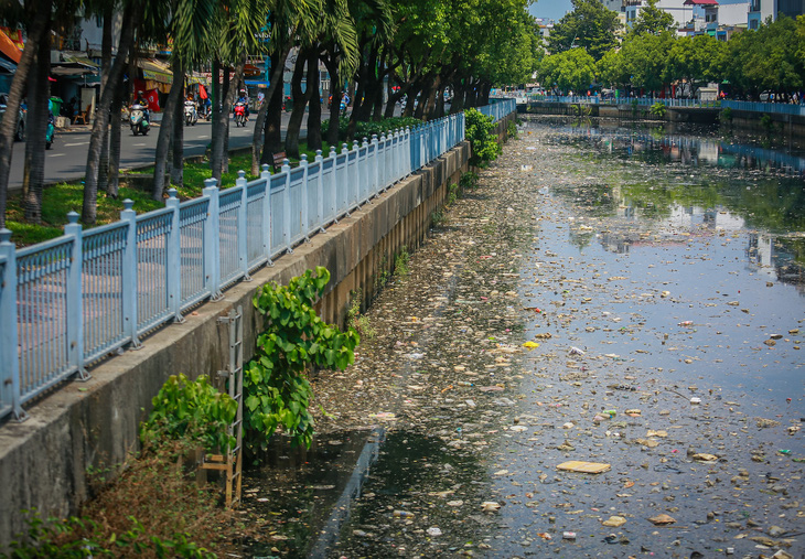 Ngược dòng Nhiêu Lộc - Thị Nghè tìm nguồn thải gây sự cố 100 tấn rác ùn ứ- Ảnh 10.
