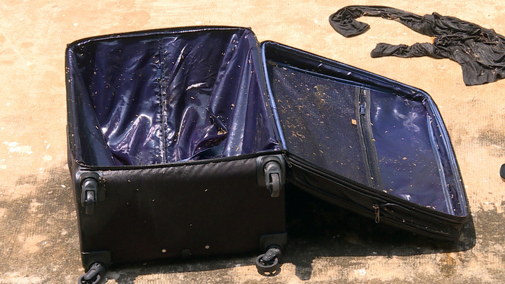 Chiếc vali mà Long và Huy dùng để đựng thi thể nạn nhân sau đó đưa lên núi Nhỏ, Vũng Tàu phi tang - Ảnh: Công an cung cấp