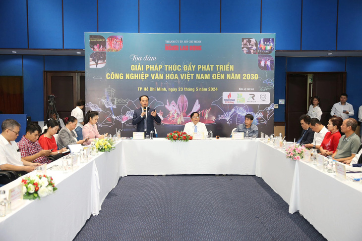 Tọa đàm "Giải pháp thúc đẩy phát triển công nghiệp văn hóa Việt Nam" với sự tham dự của lãnh đạo các bộ, ban, ngành và nghệ sĩ - Ảnh: BTC