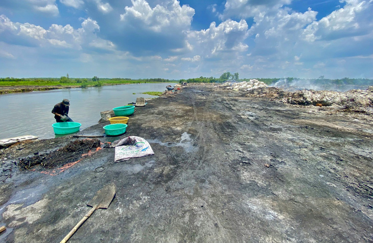 Cận cảnh 'đại công trường' tập kết, đốt rác trái phép ở huyện Bình Chánh- Ảnh 16.