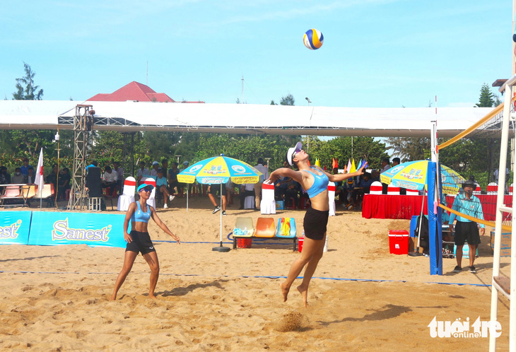 Mặt cát ở bãi biển Tuy Hòa (tỉnh Phú Yên) rất phù hợp để tổ chức các giải bóng chuyền trong và ngoài nước - Ảnh: NGUYỄN HOÀNG