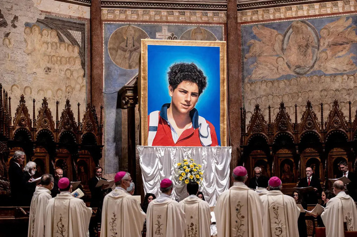 Hình ảnh của thiếu niên Carlo Acutis trong một thánh lễ tại Vương cung thánh đường Thánh Francis thành Assisi - Ảnh: NEW YORK TIMES