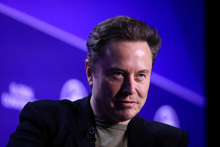 CEO Tesla Elon Musk tỏ ra 