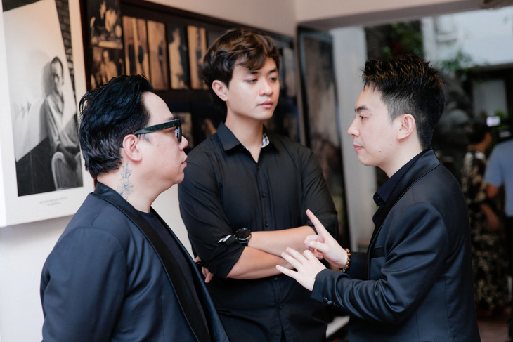 Từ trái qua: Đạo diễn Tùng Leo, nhạc trưởng Dustin Tiêu, ca sĩ Viết Thu - Ảnh: BTC
