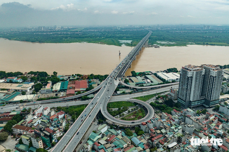 Bộ Chính trị định hướng Hà Nội phát triển trục sông Hồng, biến con sông này thành biểu tượng mới của TP - Ảnh: NAM TRẦN