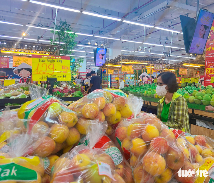 Táo Gala Mỹ ngập tràn siêu thị chỉ hơn 40.000 đồng/kg - Ảnh: NHẬT XUÂN