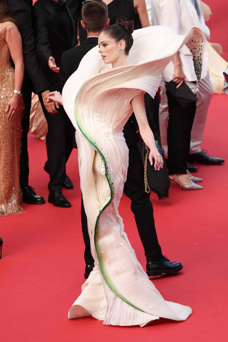 Diễn viên Bình An, á hậu Phương Nga rạng rỡ trên thảm đỏ Cannes- Ảnh 11.