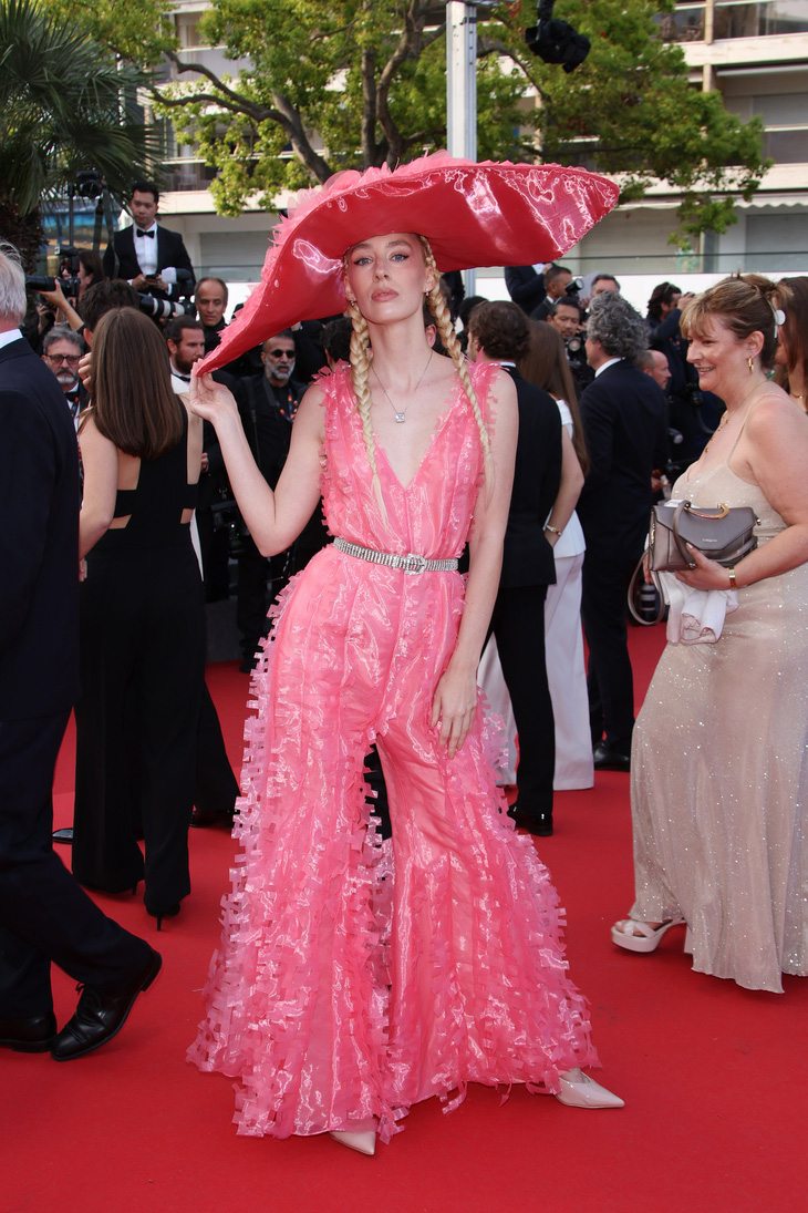 Diễn viên Bình An, á hậu Phương Nga rạng rỡ trên thảm đỏ Cannes- Ảnh 21.