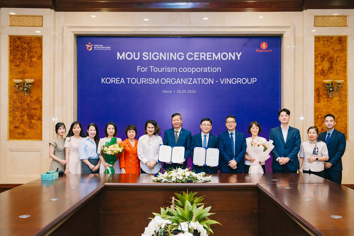 Lễ ký kết biên bản ghi nhớ hợp tác giữa Tập đoàn Vingroup và Tổng cục Du lịch Hàn Quốc nhằm góp phần thúc đẩy giao lưu văn hóa - du lịch Việt Nam - Hàn Quốc. Ảnh: Đ.H
