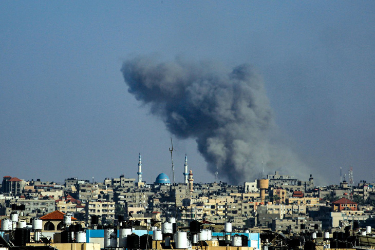 Một khu vực ở thành phố Rafah bị đánh bom ngày 25-5 - Ảnh: AFP