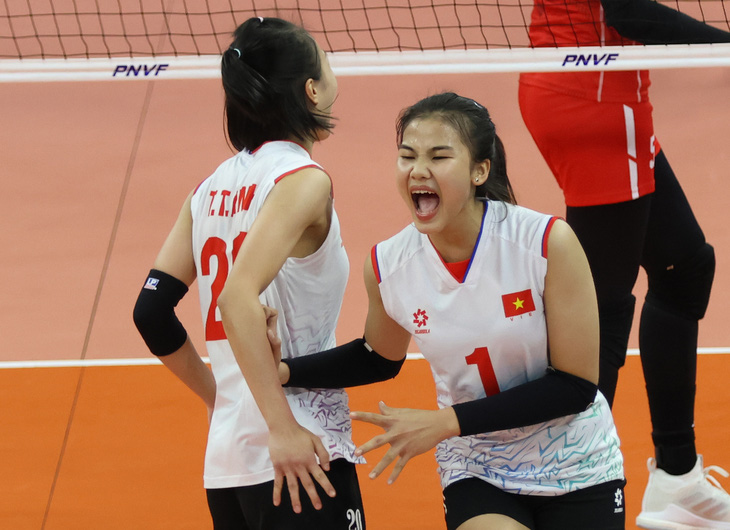 Niềm vui chiến thắng của các cô gái tuyển bóng chuyền nữ Việt Nam - Ảnh: AVC
