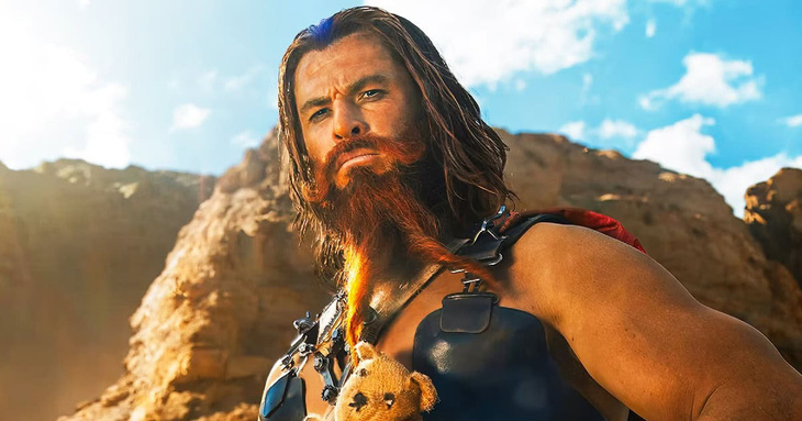 Dù thú vị, vai phản diện của Chris Hemsworth trong Furiosa vẫn quá giống Thor - Ảnh: IMDb
