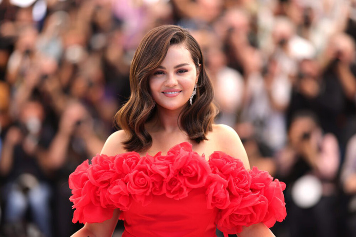 Selena Gomez đạt dấu mốc lớn trong sự nghiệp tại Cannes khi đoạt giải Nữ diễn viên chính xuất sắc cùng dàn nữ của phim Emilia Pérez - Ảnh: Getty Images