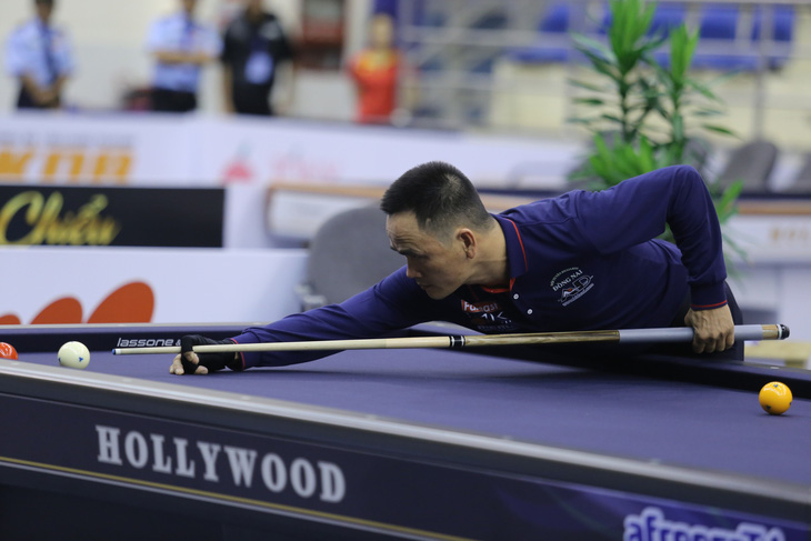 Trần Đức Minh thi đấu kiên cường tại chung kết World Cup billiards carom 3 băng TP.HCM 2024 - Ảnh: ĐỨC KHUÊ