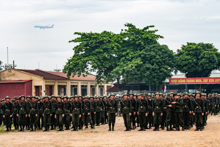 Hơn 1.000 chiến sĩ công an biểu diễn võ thuật, diễu binh trong lễ bế giảng khóa huấn luyện- Ảnh 6.