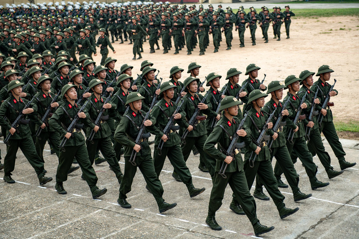 Hơn 1.000 chiến sĩ công an biểu diễn võ thuật, diễu binh trong lễ bế giảng khóa huấn luyện- Ảnh 4.